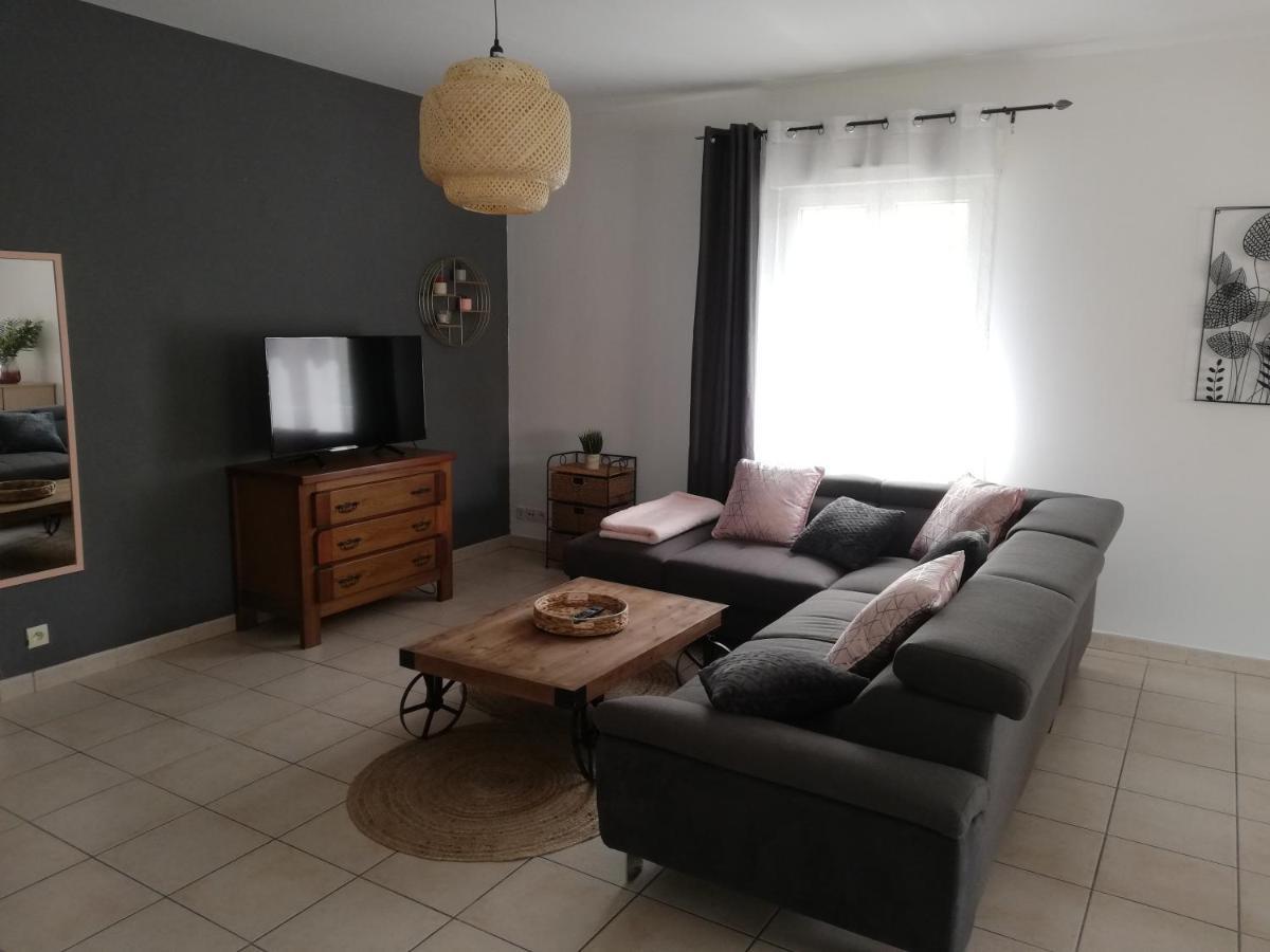 Superbe Appartement De 90M2 A Uzes Super Equipe Avec Garage Et Grand Parking Privatif Exterior foto